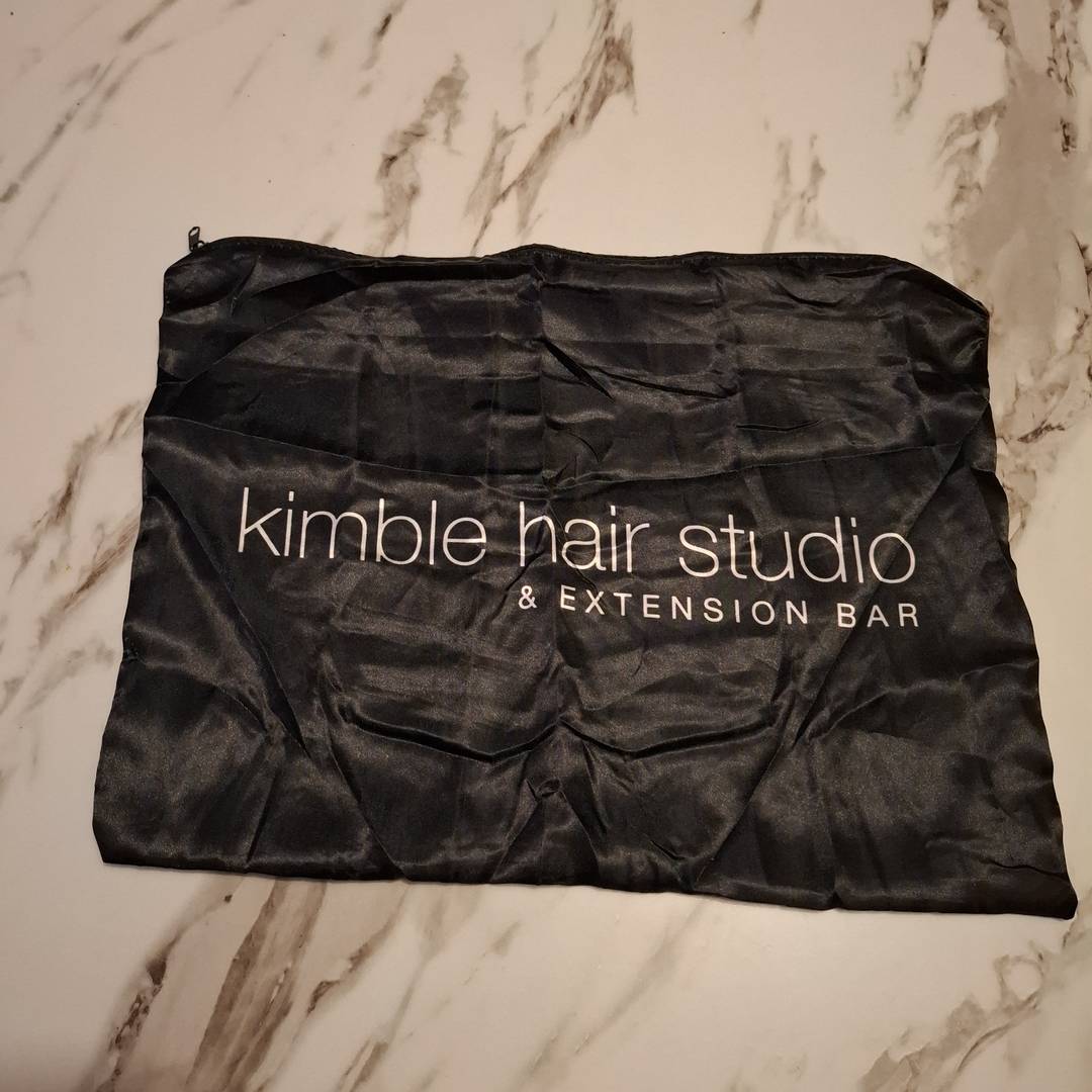 Bonnet de Nuit en Satin Noir Imprimé Surfeurs – Protection Capillaire & Style Fun