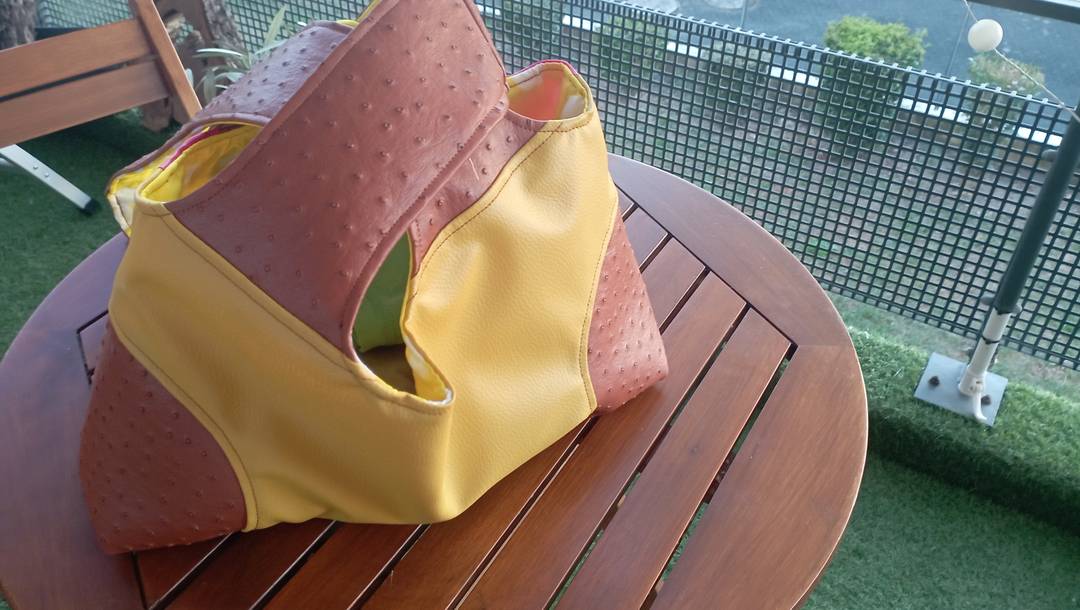 Sac cabas bicolore en simili cuir – Pièce unique et moderne