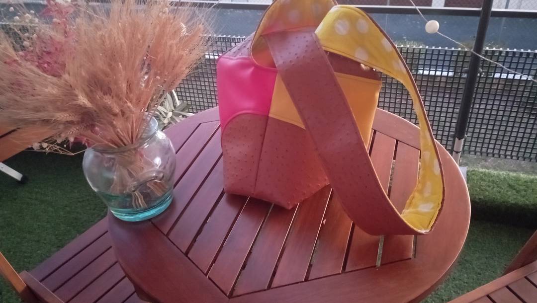 Sac cabas bicolore en simili cuir – Pièce unique et moderne