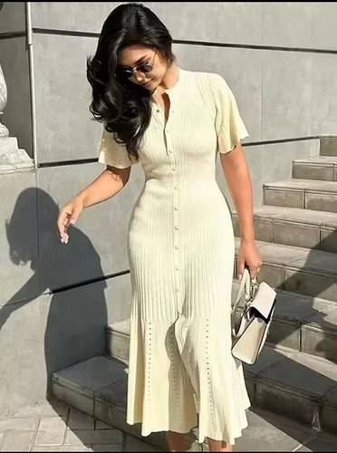 Robe Longue en Tricot Côtelé Blanche Cassé – Élégance Française & Confort