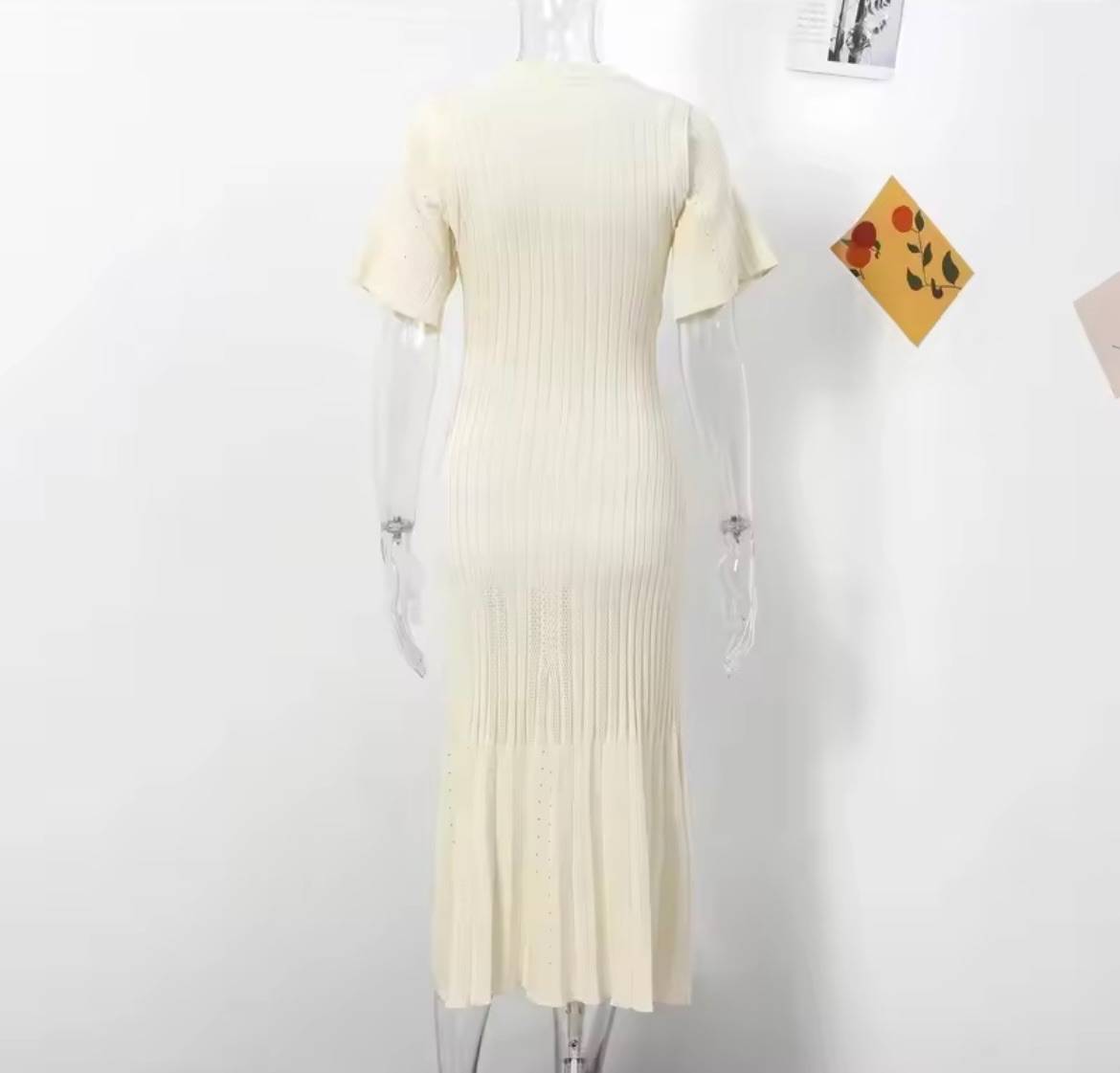 Robe Longue en Tricot Côtelé Blanche Cassé – Élégance Française & Confort