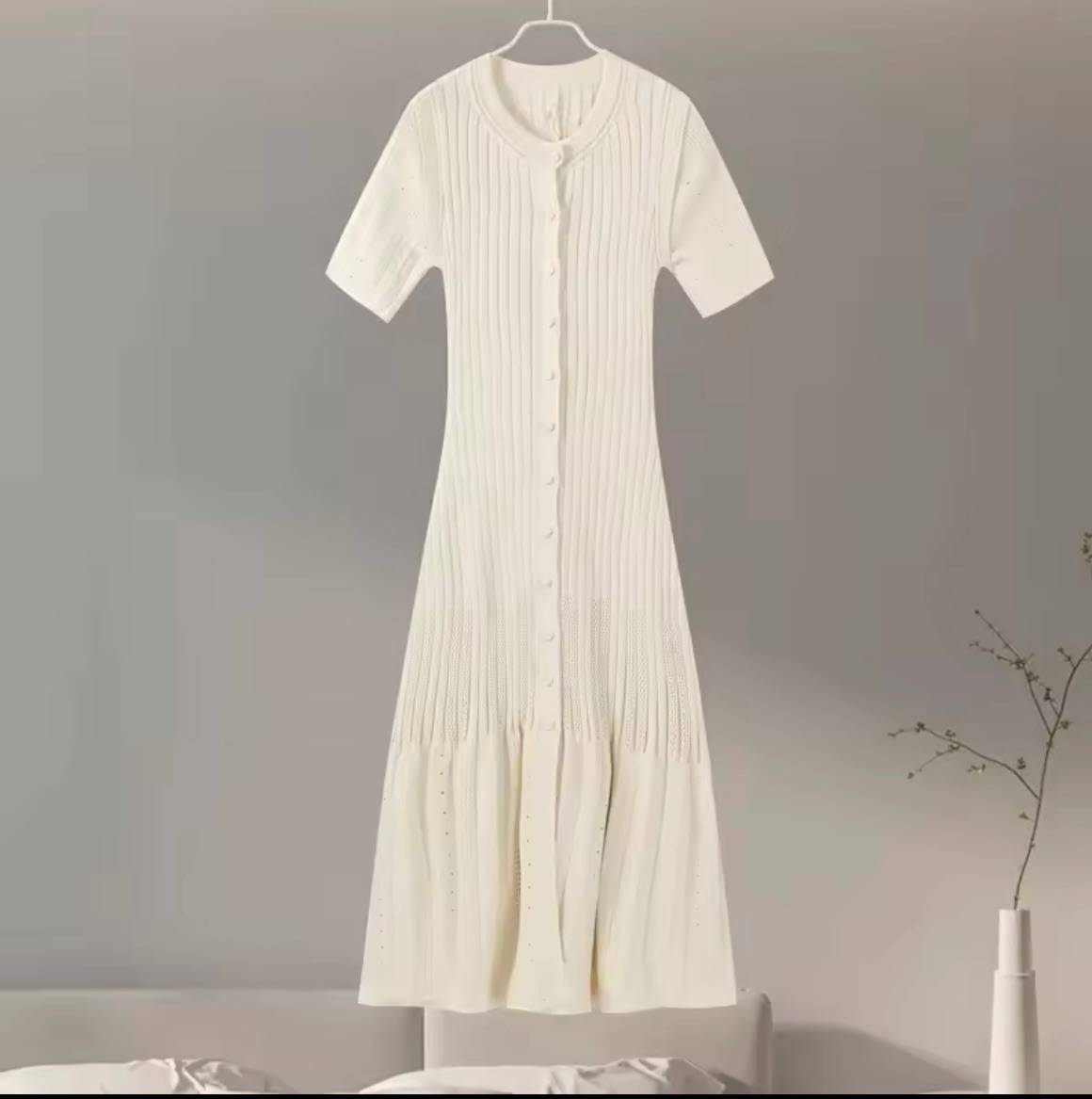 Robe Longue en Tricot Côtelé Blanche Cassé – Élégance Française & Confort