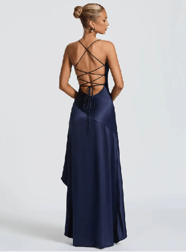 Robe Longue Satinée Dos Nu – Articat | Élégance Sexy Été 2025 – Fendue, Bretelles Spaghetti, Volants Cascade