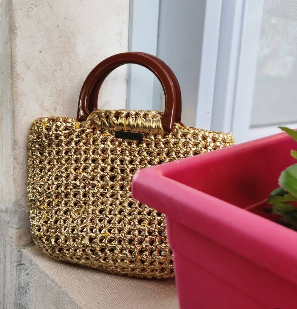 Sac Cabas Doré Tressé avec Anses Rondes Marron – Chic et Estival fait main de la marque HANDBAG IB
