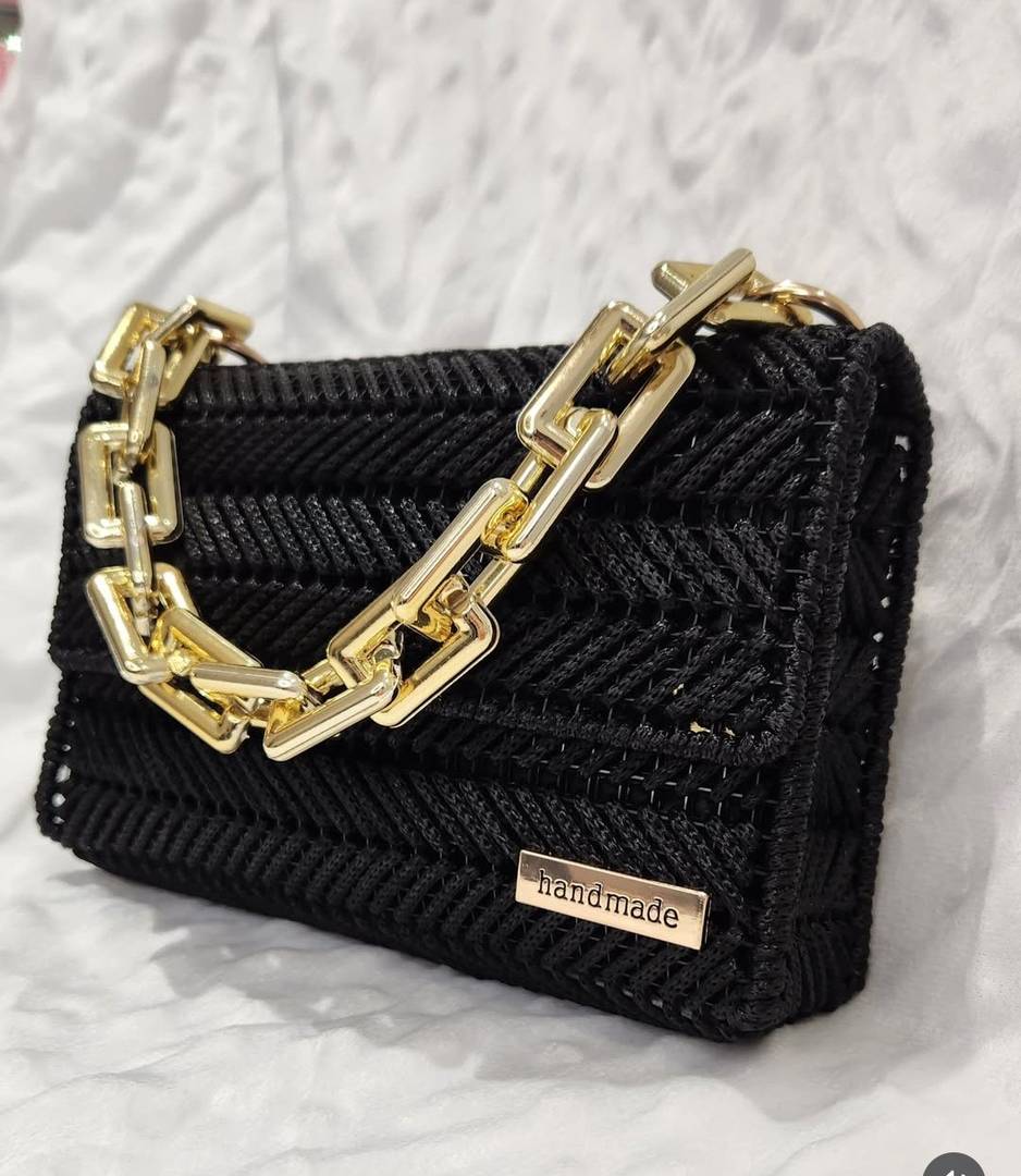 Sac Tressée Noire Élégante avec Chaîne Dorée - Fait Main de la marque HANDBAG IB 