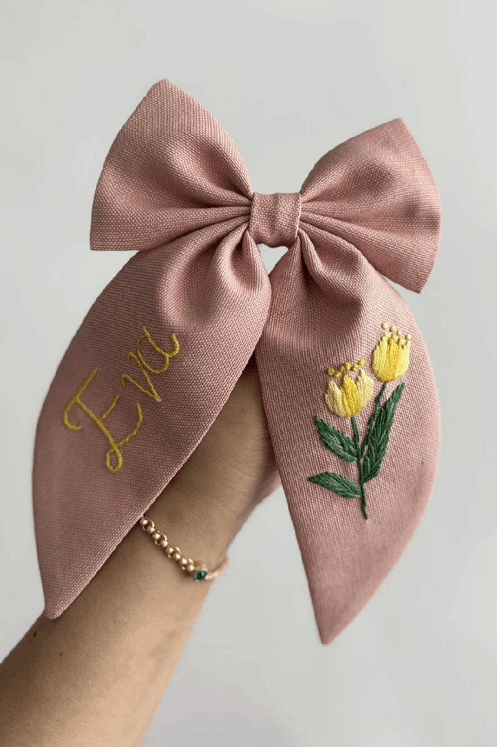 Personalized Custom Name Hair Bow Tulip Flower Hand Embroidered Bow Mrs Hair Clip Birthday Bridesmaid Gift Bows For Girls Kids Baby Hair Bow