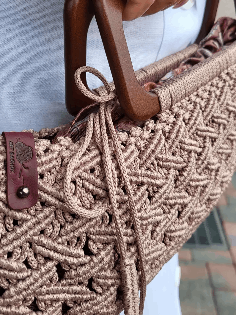 Sac à Main en Crochet avec Anse Rigide – Élégance Artisanale Bohème