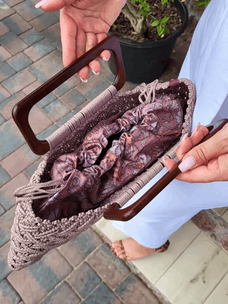 Sac à Main en Crochet avec Anse Rigide – Élégance Artisanale Bohème