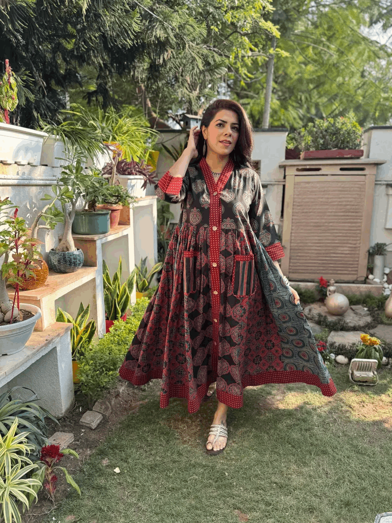 Blouse Longue Bohème Fait Main – Motif Traditionnel Élégant