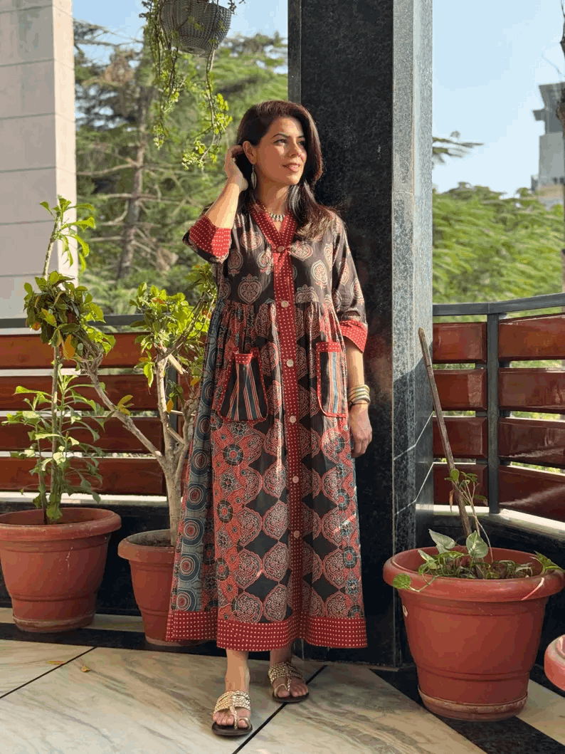 Blouse Longue Bohème Fait Main – Motif Traditionnel Élégant