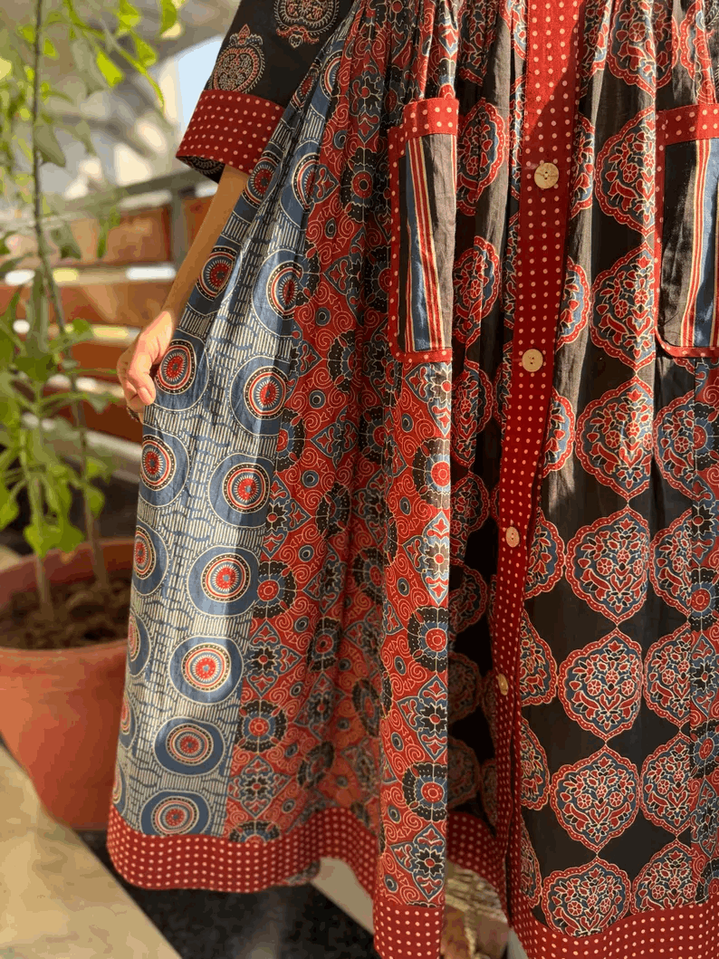 Blouse Longue Bohème Fait Main – Motif Traditionnel Élégant