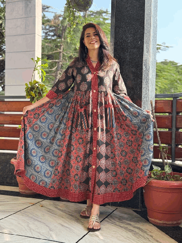 Blouse Longue Bohème Fait Main – Motif Traditionnel Élégant