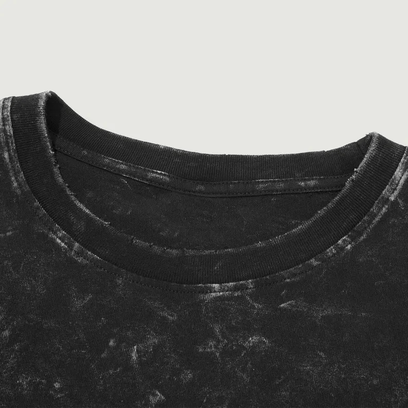 T-shirt Oversize “Attack on Titan” – Délavage effet vintage