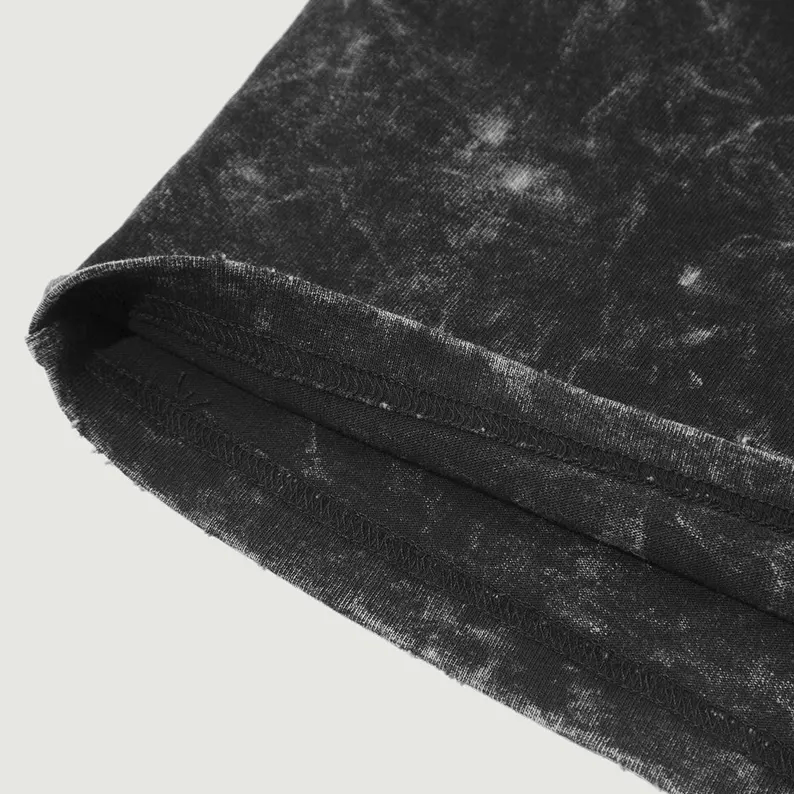 T-shirt Oversize “Attack on Titan” – Délavage effet vintage