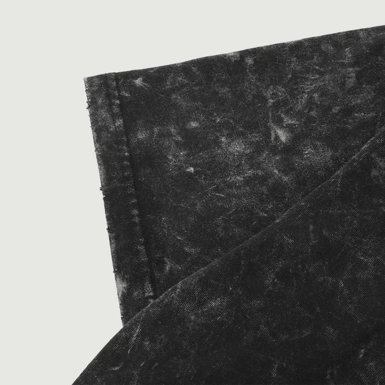 T-shirt Oversize “Attack on Titan” – Délavage effet vintage