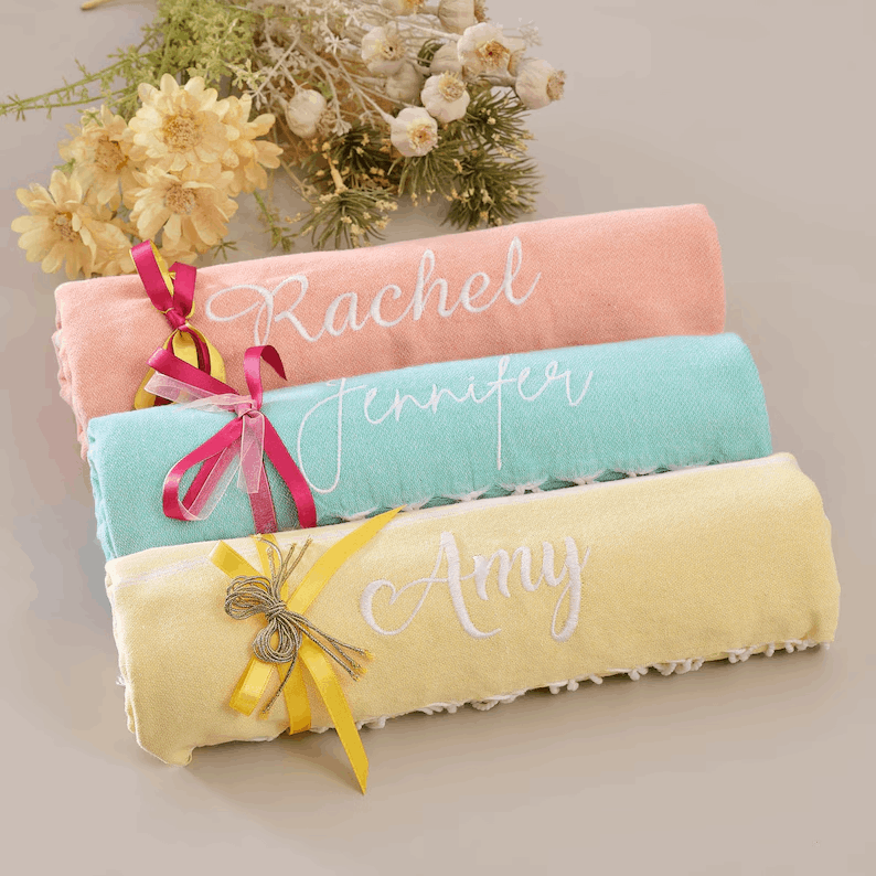 Serviette cachemire personnalisée – Cadeau élégant brodé au prénom