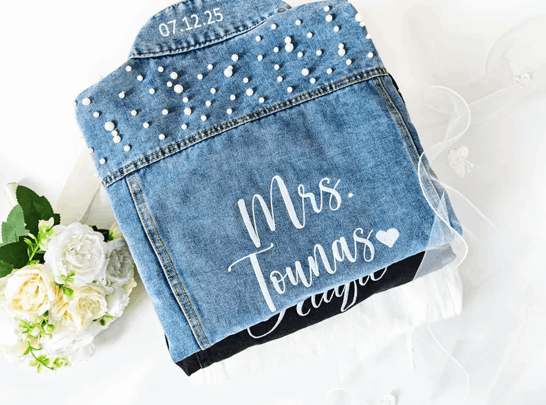 Veste en Jean Personnalisée “Mrs” – Broderie Nom et Perles