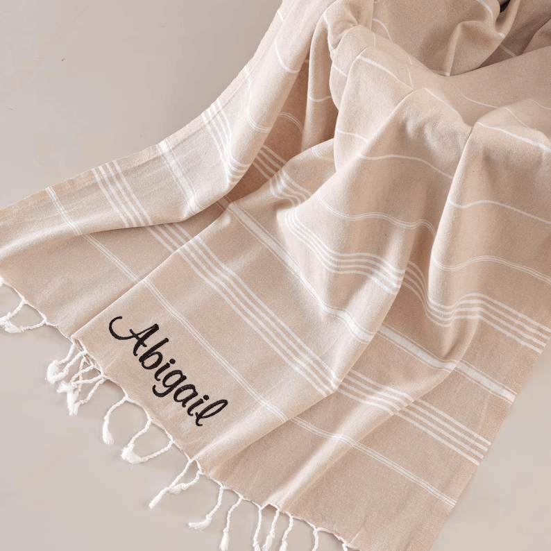 Serviette cachemire personnalisée – Cadeau élégant brodé au prénom