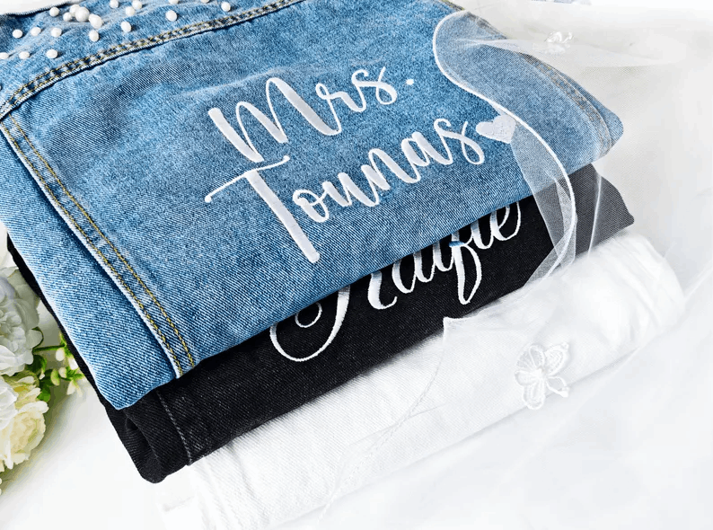 Veste en Jean Personnalisée “Mrs” – Broderie Nom et Perles