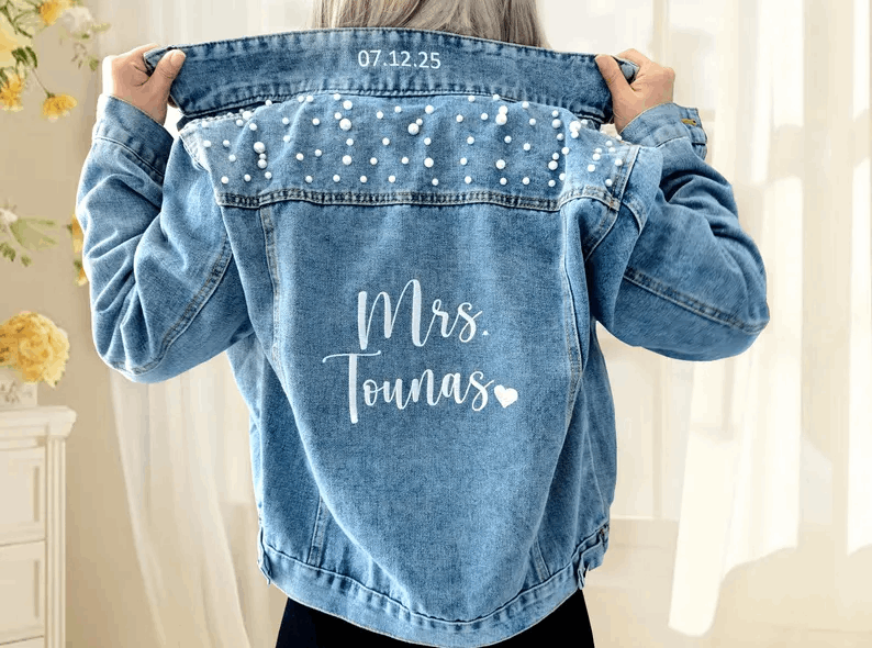 Veste en Jean Personnalisée “Mrs” – Broderie Nom et Perles