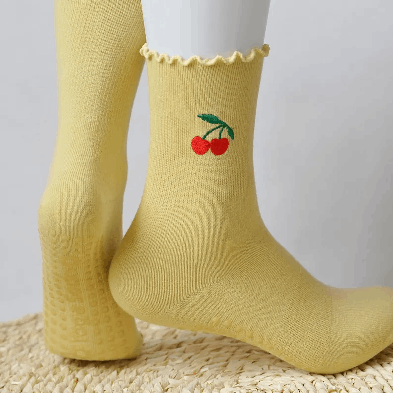 Chaussettes brodées personnalisées – Style kawaii & yoga life