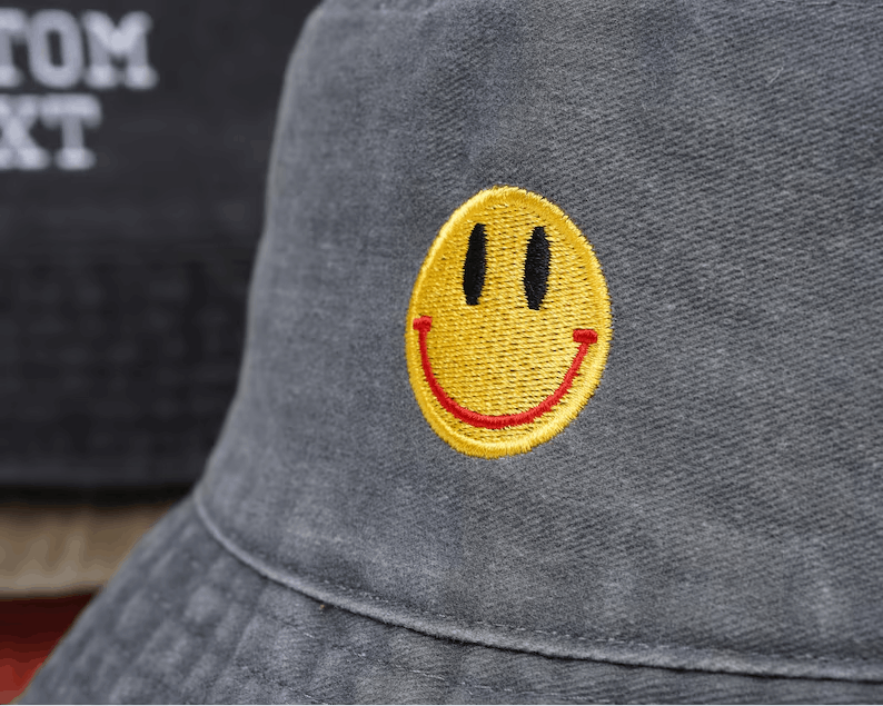 Bob brodé personnalisable – Texte ou motif unique