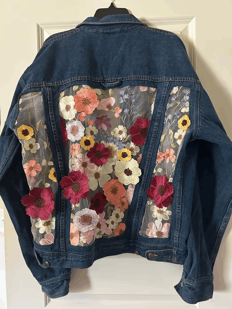 Veste en Jean Personnalisée avec Dentelle et Fleurs Bohèmes – Veste Oversize Unique