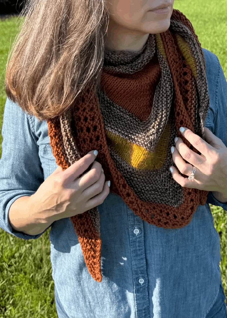 Crochet Shawl PATTERN – Kaleidoscope Shawl, Poncho triangulaire à franges avec boutons